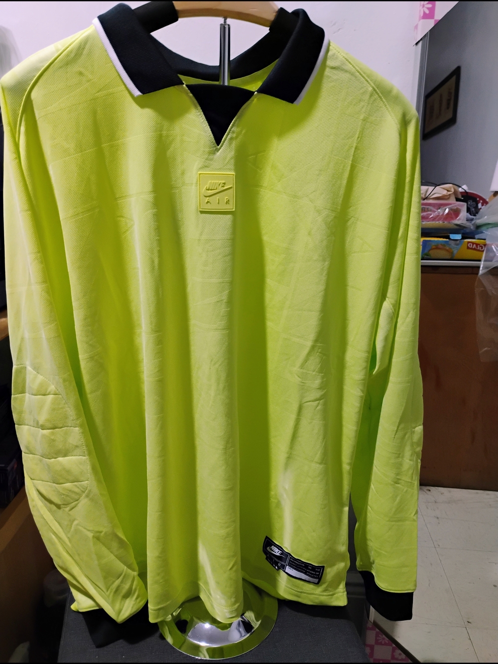 Nike Bold Light Lemon Long-Sleeve Jersey with Black Collar size: Medium NWT